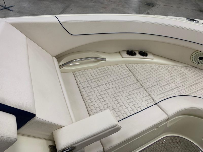 2021 Chris-Craft 31 LAUNCH GT