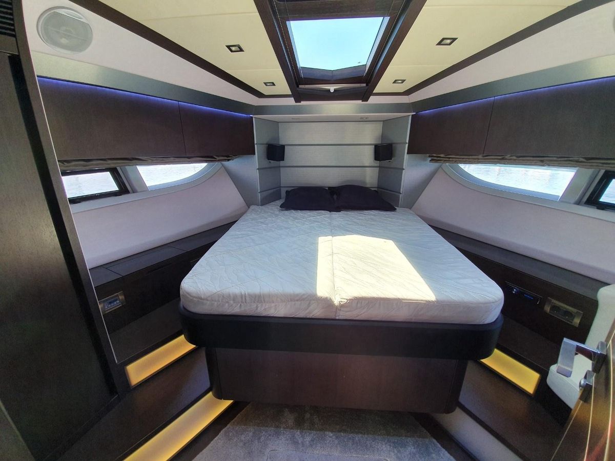 2010 Galeon 72 