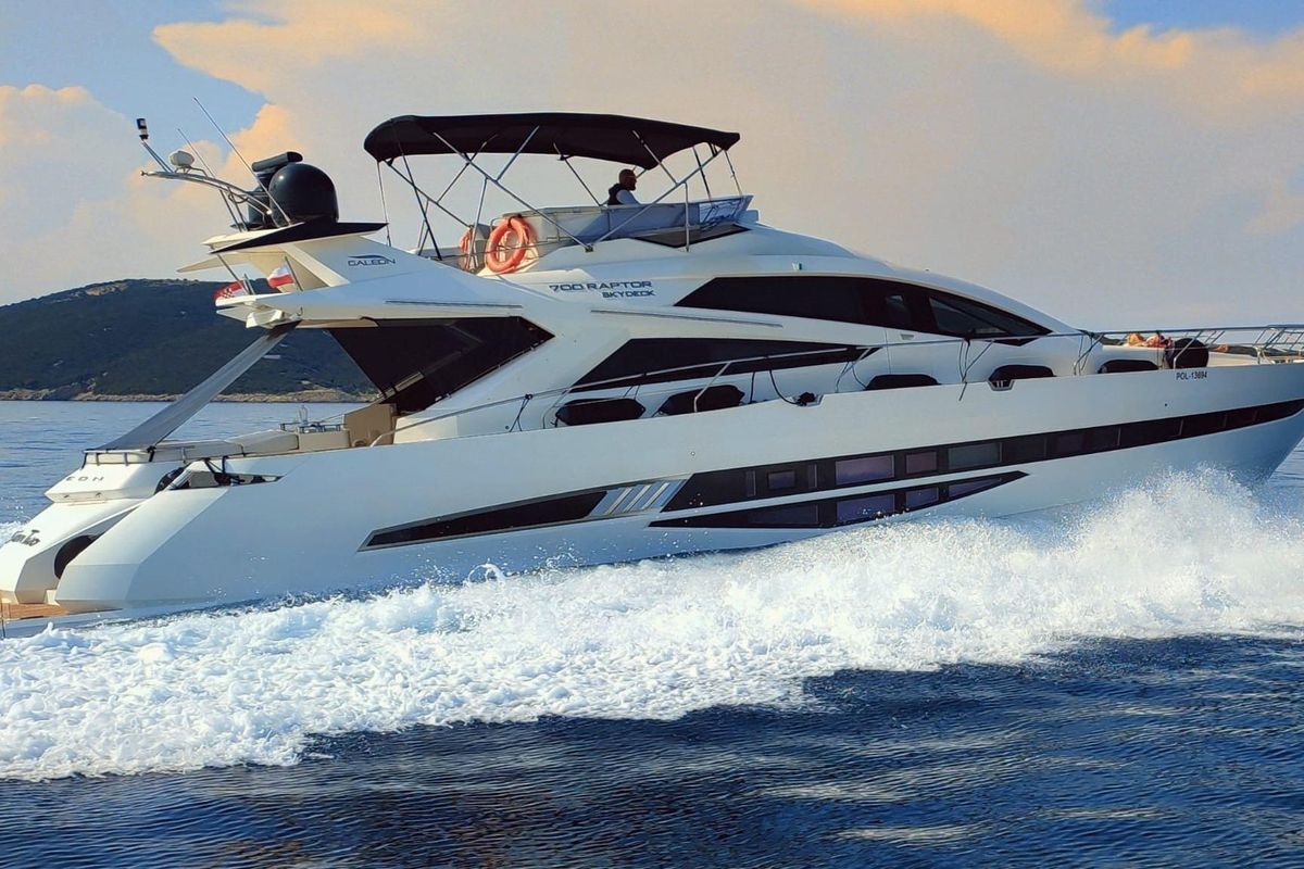 2010 Galeon 72 