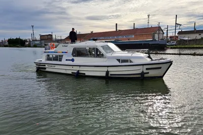 1985 Le Boat Corvette