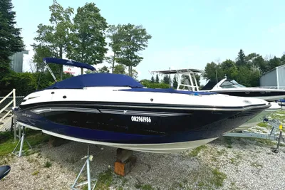Monterey M5 Sport Boat