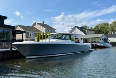 Tiara Yachts 48 LS