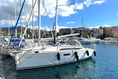 2016 Jeanneau Sun Odyssey 349