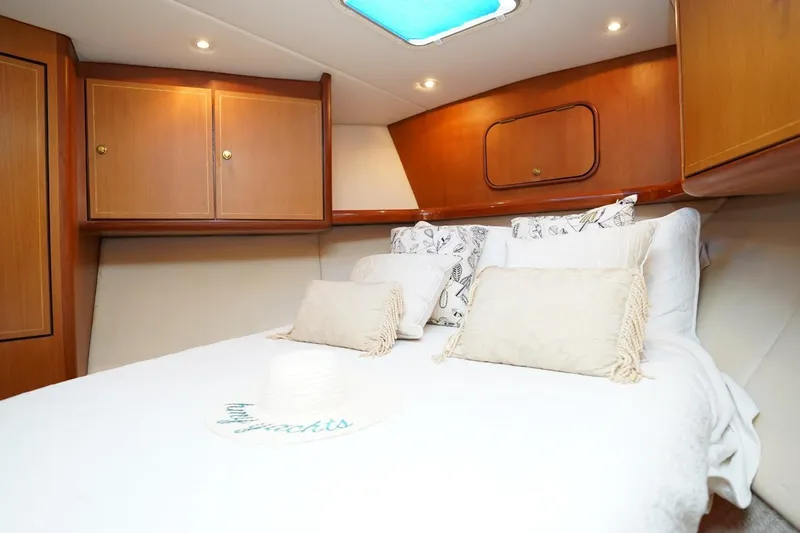 Etan Yacht Photos Pics Luxurious cabin interior of 2005 Ocean Yachts 50 Super Sport with cozy bedding.