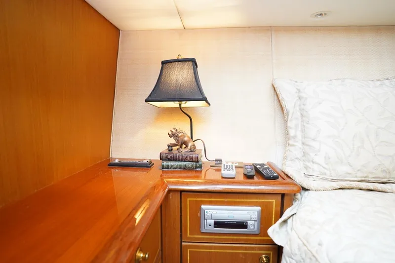 Etan Yacht Photos Pics Luxurious 2005 Ocean Yachts 50 Super Sport cabin with elegant lamp and remote controls.