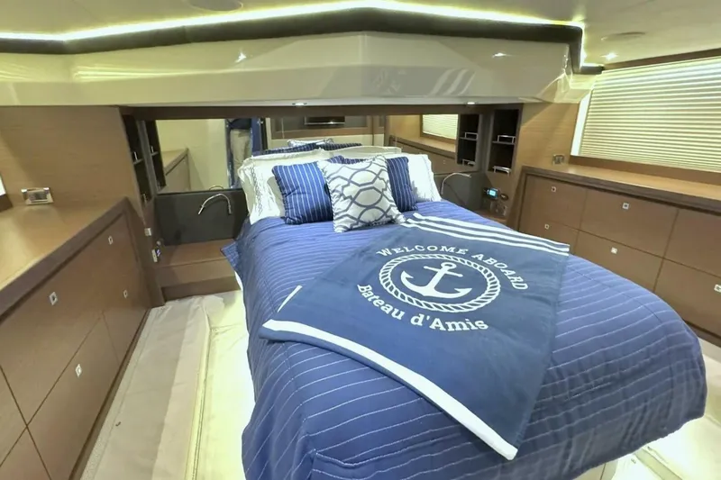 Bateau D’amis Yacht Photos Pics 2016 Sea Ray 510 Fly 'Bateau d’Amis' - Master Stateroom
