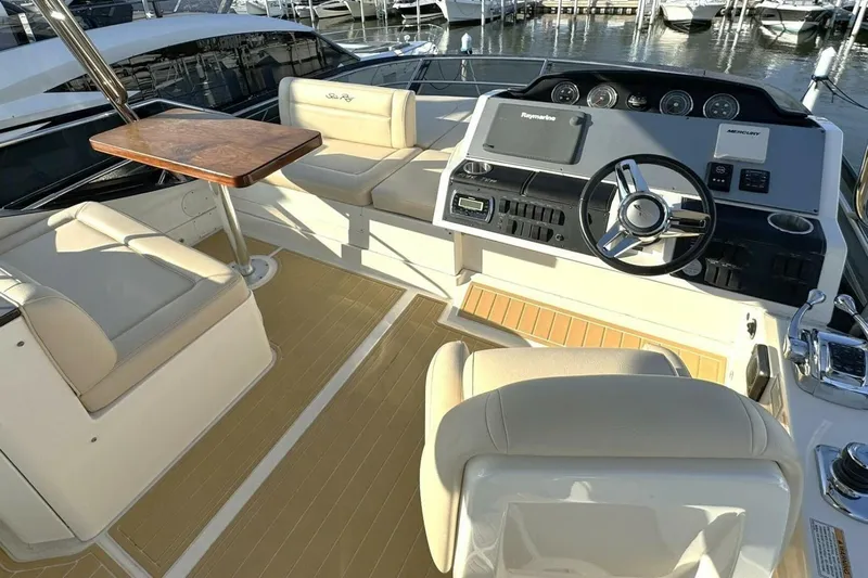 Bateau D’amis Yacht Photos Pics 2016 Sea Ray 510 Fly 'Bateau d’Amis' - Flybridge