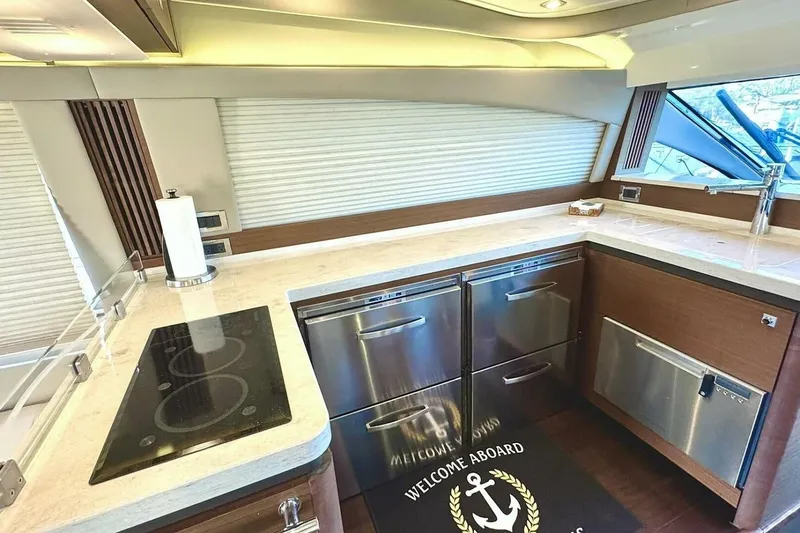 Bateau D’amis Yacht Photos Pics 2016 Sea Ray 510 Fly 'Bateau d’Amis' - Galley