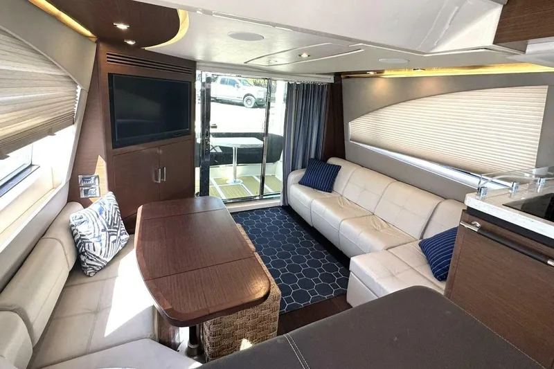 Bateau D’amis Yacht Photos Pics Sea Ray 510 Fly 'Bateau d’Amis' - Salon