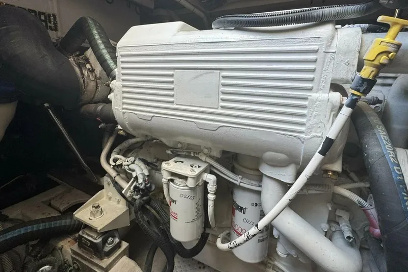 Bateau D’amis Yacht Photos Pics 2016 Sea Ray 510 Fly 'Bateau d’Amis' - Engine Room