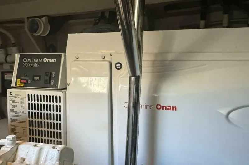 Bateau D’amis Yacht Photos Pics 2016 Sea Ray 510 Fly 'Bateau d’Amis' - Generator