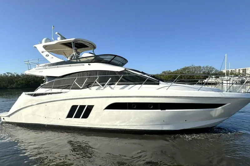 Bateau D’amis Yacht Photos Pics 2016 Sea Ray 510 Fly 'Bateau d’Amis' - Profile Starboard