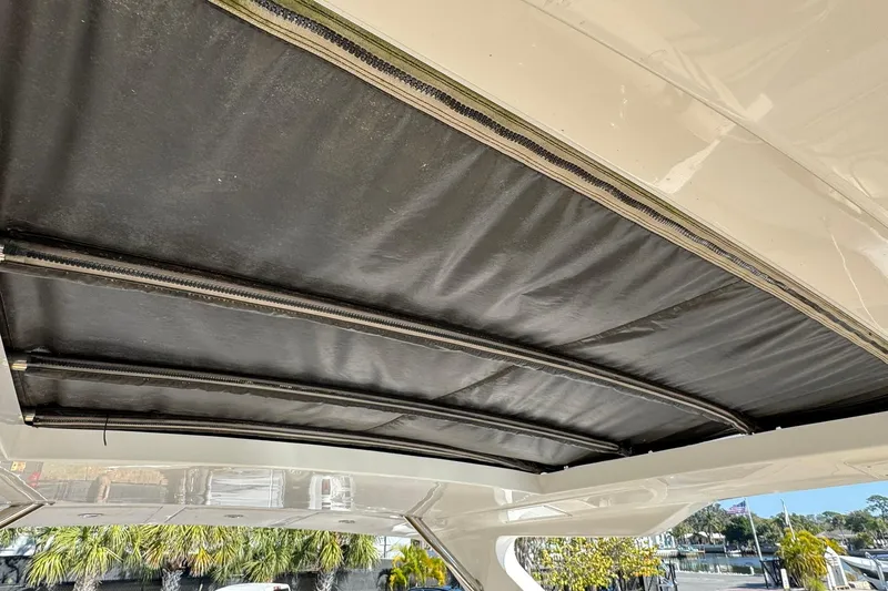 Bateau D&rsquo;amis Yacht Photos Pics 2016 Sea Ray 510 Fly 'Bateau d&rsquo;Amis' - Flybridge Helm Top