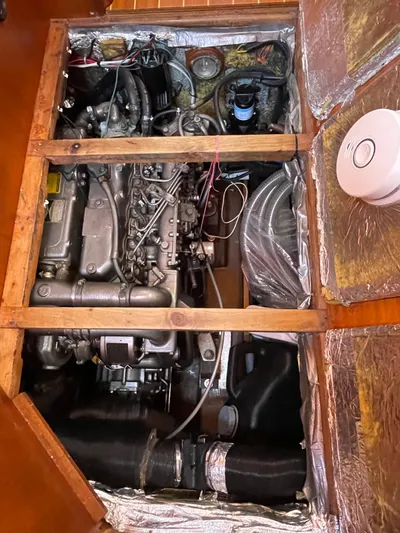 Lizette Yacht Photos Pics Engine compartment of a 2000 Regina 43 boat, showcasing mechanical components and wiring.