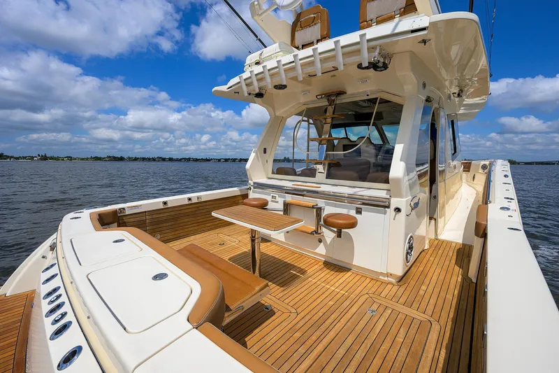 53 Scout Yacht Photos Pics 2021 Scout 530 LXF luxury boat with teak deck, spacious seating, and ocean view.