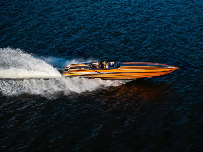  Yacht Photos Pics 2020 Fountain 47 Lightning speedboat racing on open water.