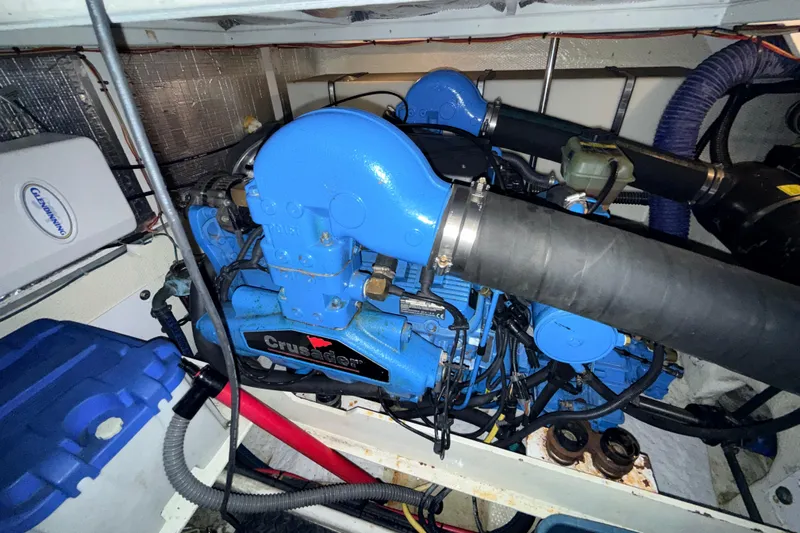 Bellissimo Yacht Photos Pics Engine room of 2006 Silverton 38 Sport Bridge with Crusader engine.
