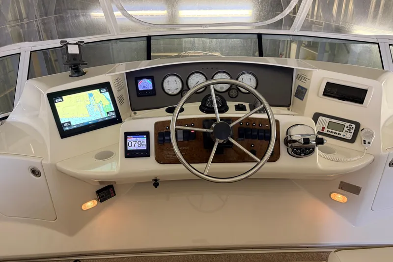 Bellissimo Yacht Photos Pics Helm of 2006 Silverton 38 Sport Bridge with navigation and control instruments.