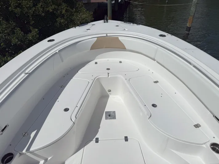 Dan's Seachelle Yacht Photos Pics 2019 Edgewater 320CC boat deck, spacious and clean, with storage compartments.