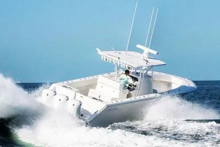  Yacht Photos Pics 2020 SeaHunter 33 Tournament boat navigating ocean waves.