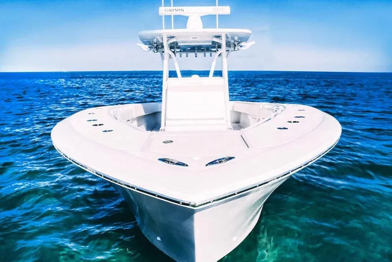  Yacht Photos Pics 2020 SeaHunter 33 Tournament boat on clear blue ocean waters.