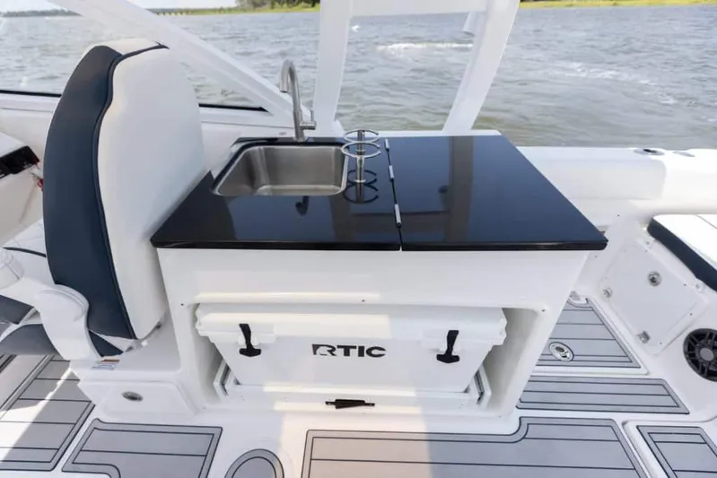  Yacht Photos Pics Manufacturer Provided Image