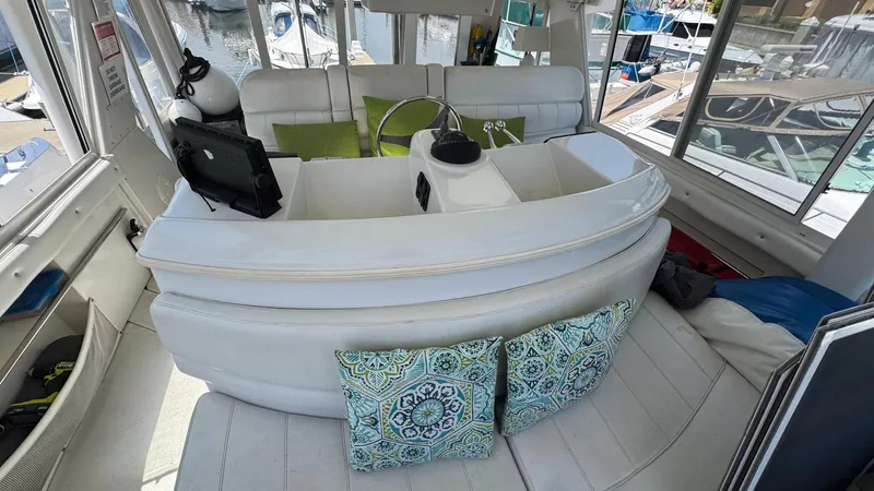 Bella Roo Yacht Photos Pics 1997 Carver 500 Cockpit Helm Seating