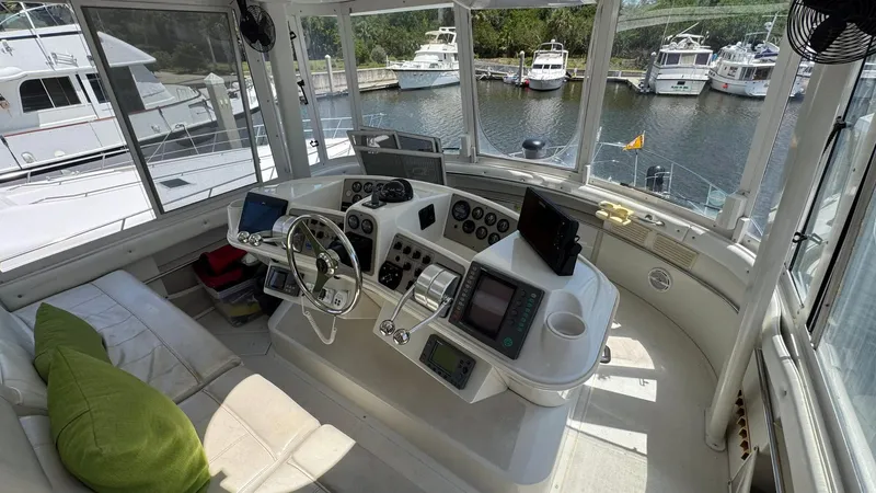 Bella Roo Yacht Photos Pics 1997 Carver 500 Cockpit Helm