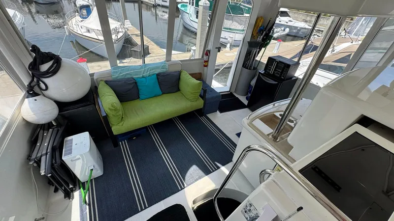 Bella Roo Yacht Photos Pics 1997 Carver 500 Cockpit Aft Sundeck