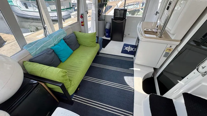 Bella Roo Yacht Photos Pics 1997 Carver 500 Cockpit Aft Sundeck