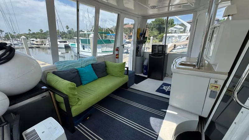 Bella Roo Yacht Photos Pics 1997 Carver 500 Cockpit Aft Sundeck