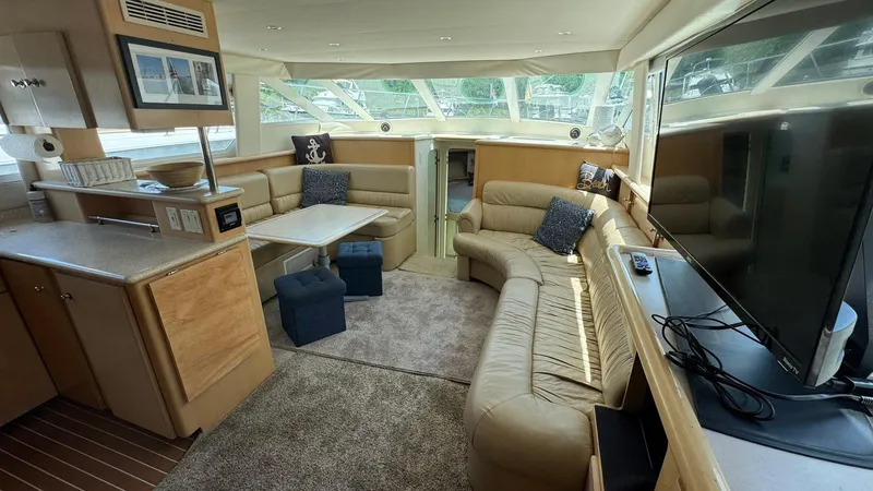 Bella Roo Yacht Photos Pics 1997 Carver 500 Cockpit Salon