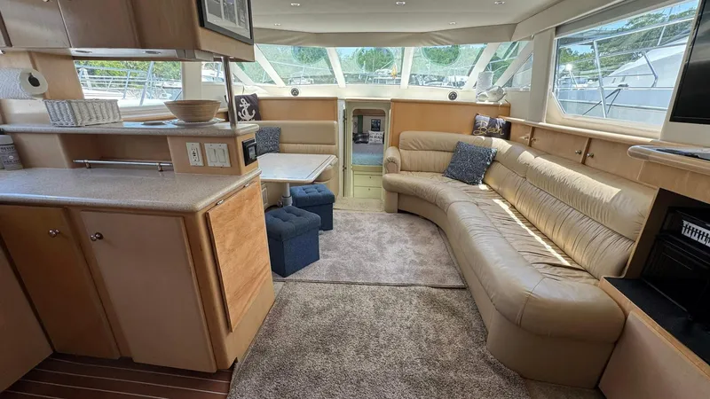 Bella Roo Yacht Photos Pics 1997 Carver 500 Cockpit Salon looking forward