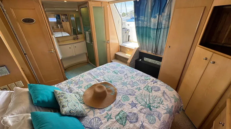 Bella Roo Yacht Photos Pics 1997 Carver 500 Cockpit Aft Owner's Stateroom looking aft