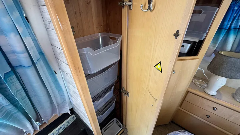 Bella Roo Yacht Photos Pics 1997 Carver 500 Cockpit Aft Owner's Stateroom locker