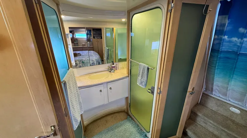 Bella Roo Yacht Photos Pics 1997 Carver 500 Cockpit Aft Owner's Stateroom with Ensuite