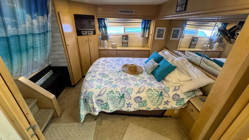 Bella Roo Yacht Photos Pics 1997 Carver 500 Cockpit Aft Owner's Stateroom looking port