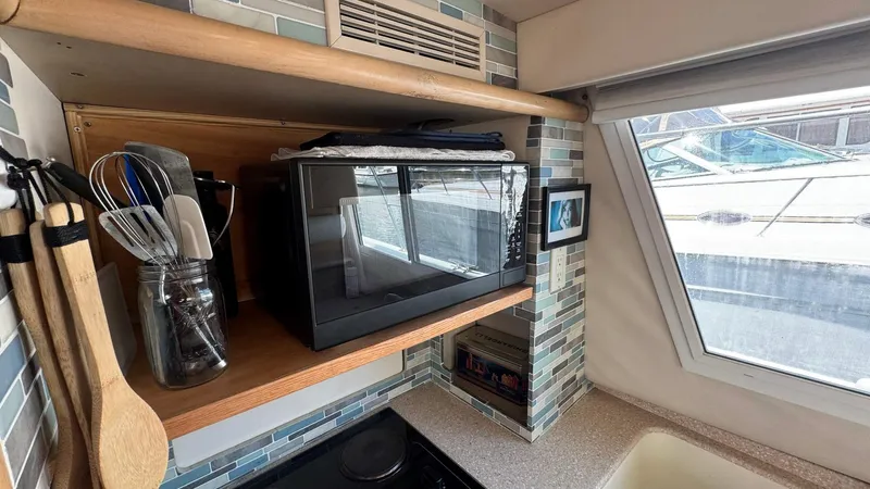 Bella Roo Yacht Photos Pics 1997 Carver 500 Cockpit Galley