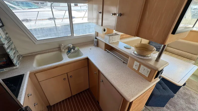 Bella Roo Yacht Photos Pics 1997 Carver 500 Cockpit Galley port