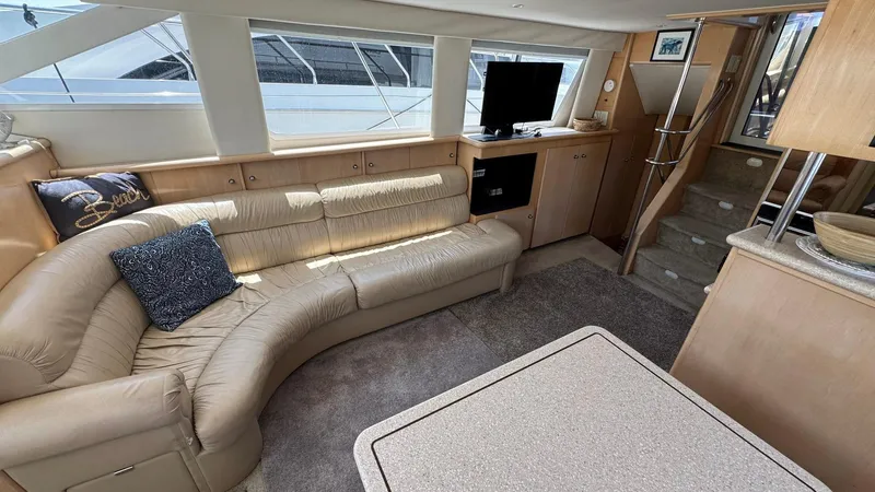 Bella Roo Yacht Photos Pics 1997 Carver 500 Cockpit Salon starboard