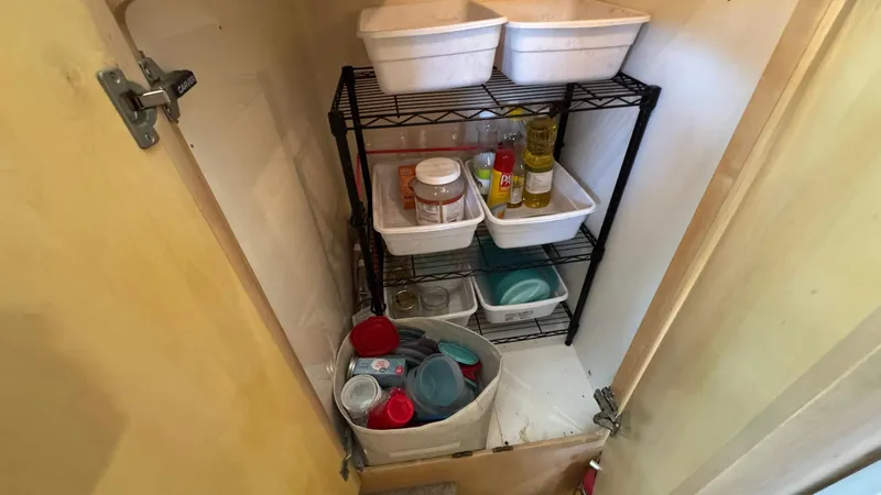 Bella Roo Yacht Photos Pics 1997 Carver 500 Cockpit Storage