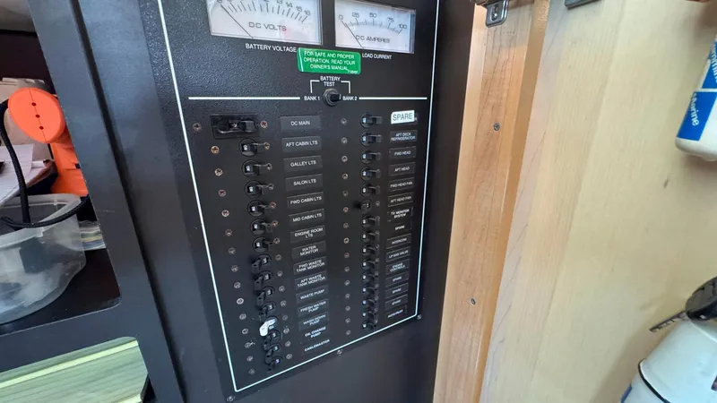 Bella Roo Yacht Photos Pics 1997 Carver 500 Cockpit Control Panel