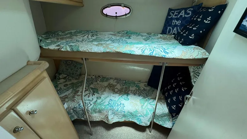 Bella Roo Yacht Photos Pics 1997 Carver 500 Cockpit Bunkroom