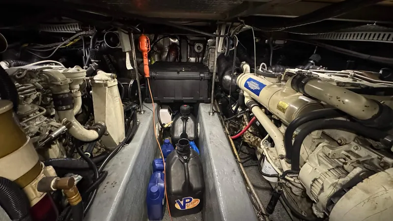 Bella Roo Yacht Photos Pics 1997 Carver 500 Cockpit Engine Room