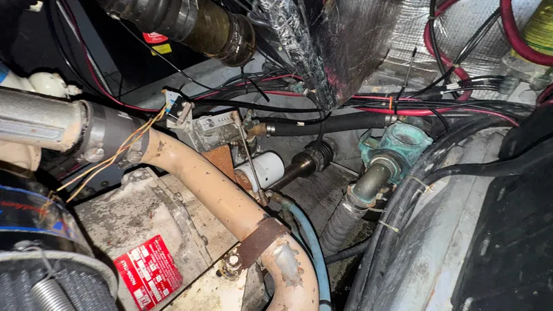 Bella Roo Yacht Photos Pics 1997 Carver 500 Cockpit Engine Room