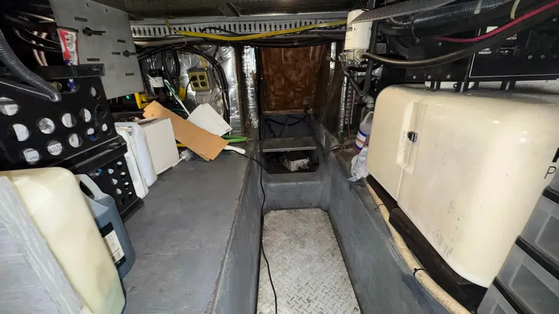 Bella Roo Yacht Photos Pics 1997 Carver 500 Cockpit Engine Room