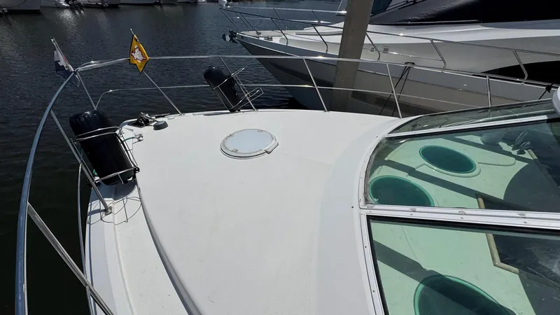 Bella Roo Yacht Photos Pics 1997 Carver 500 Cockpit Bow