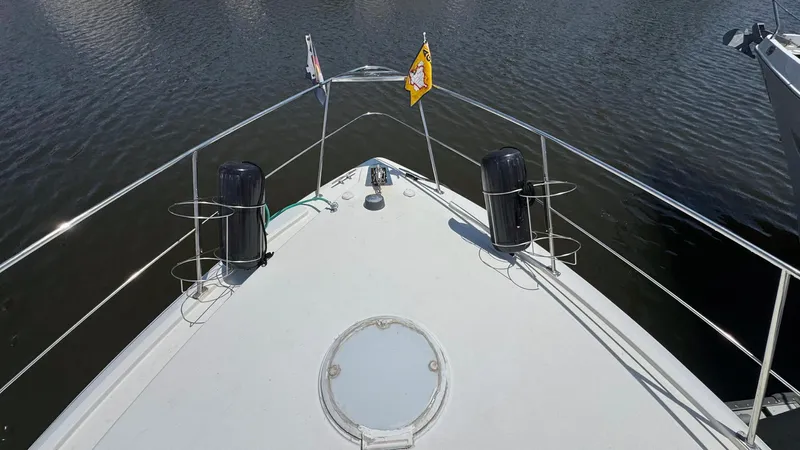 Bella Roo Yacht Photos Pics 1997 Carver 500 Cockpit Bow