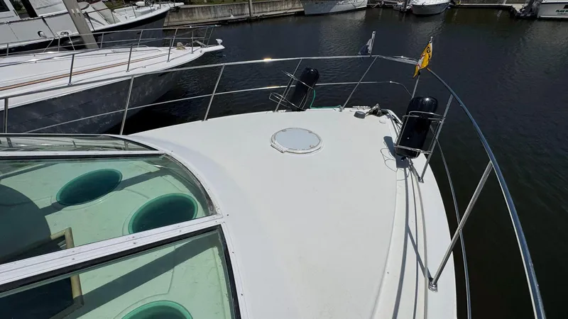 Bella Roo Yacht Photos Pics 1997 Carver 500 Cockpit Bow