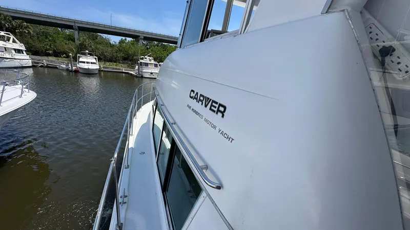 Bella Roo Yacht Photos Pics 1997 Carver 500 Cockpit Walkway port